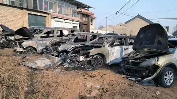 门徒娱乐注册：熊孩子能闯多大的祸 小孩玩火烧报废了5辆汽车